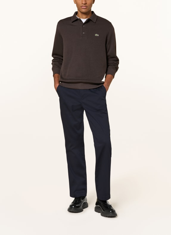 LACOSTE Chino Regular Fit TMAVĚ MODRÁ