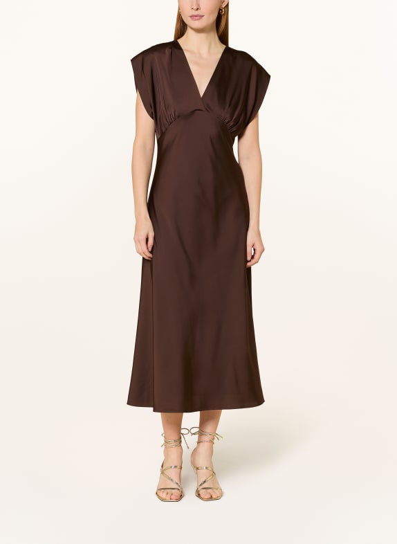 V by Vera Mont saténové šaty TMAVĚ HNĚDÁ