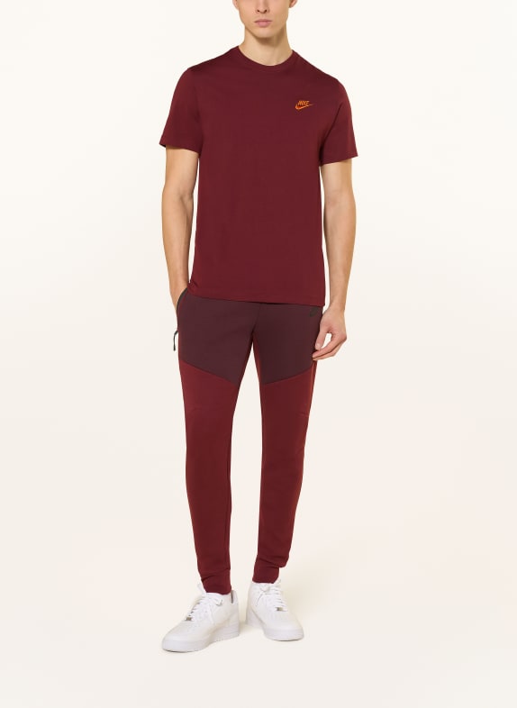 Nike T-shirt SPORTSWEAR CLUB MØRKERØD