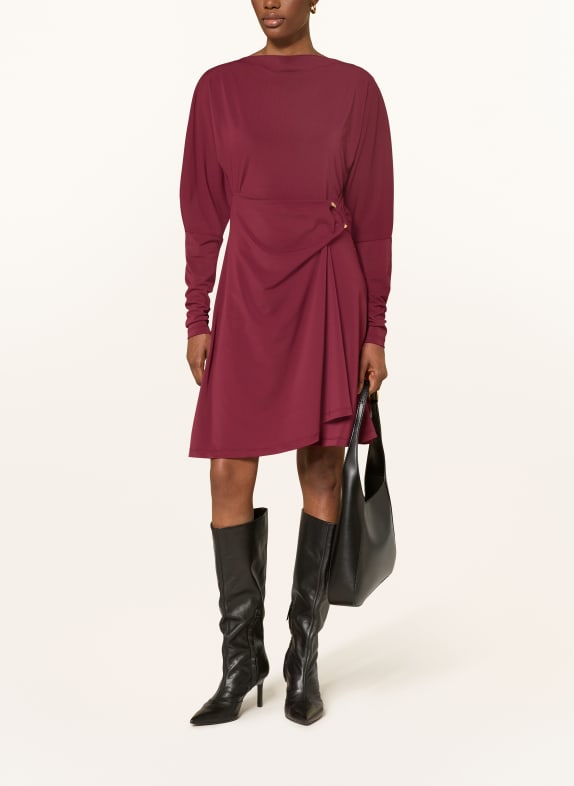 TED BAKER Šaty MAIRIEE v zavinovacím vzhledu TMAVĚ ČERVENÁ