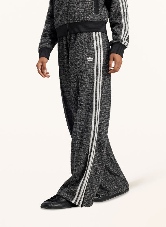 adidas Originals Spodnie dresowe BOUCLÉ VINTAGE z tkaniny bouclé CZARNY / SZARY / BIAŁY
