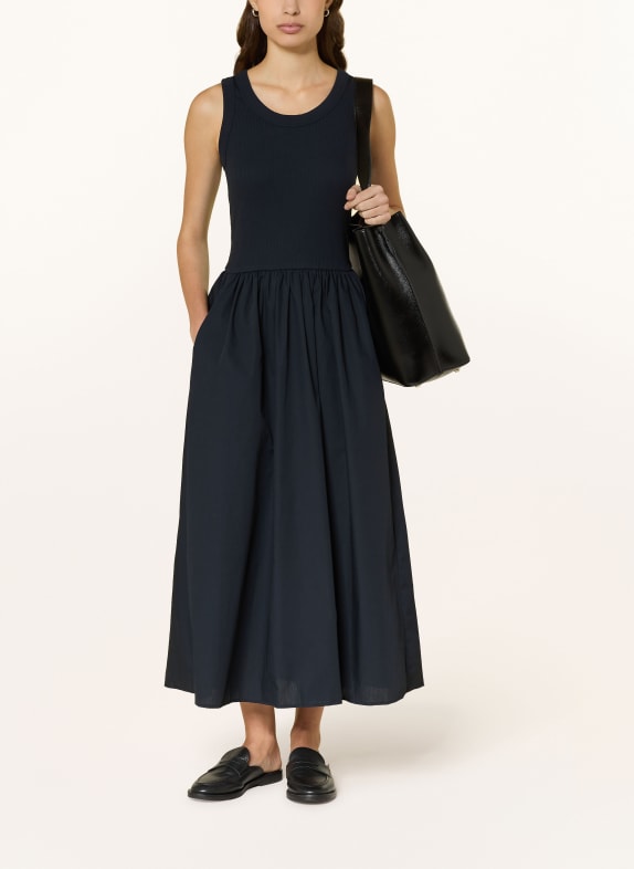 InWear Šaty DAGNAMAIW ze směsi materiálů TMAVĚ MODRÁ