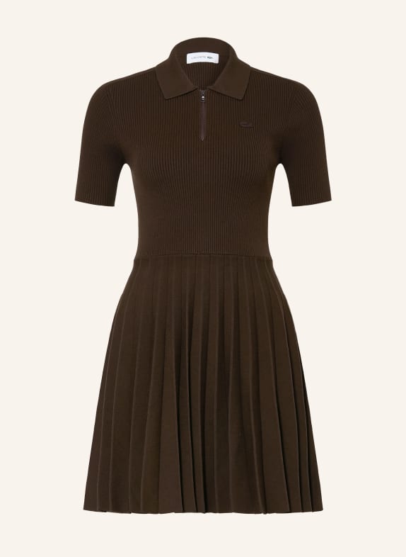 LACOSTE Pletené šaty s plisováním TMAVĚ HNĚDÁ
