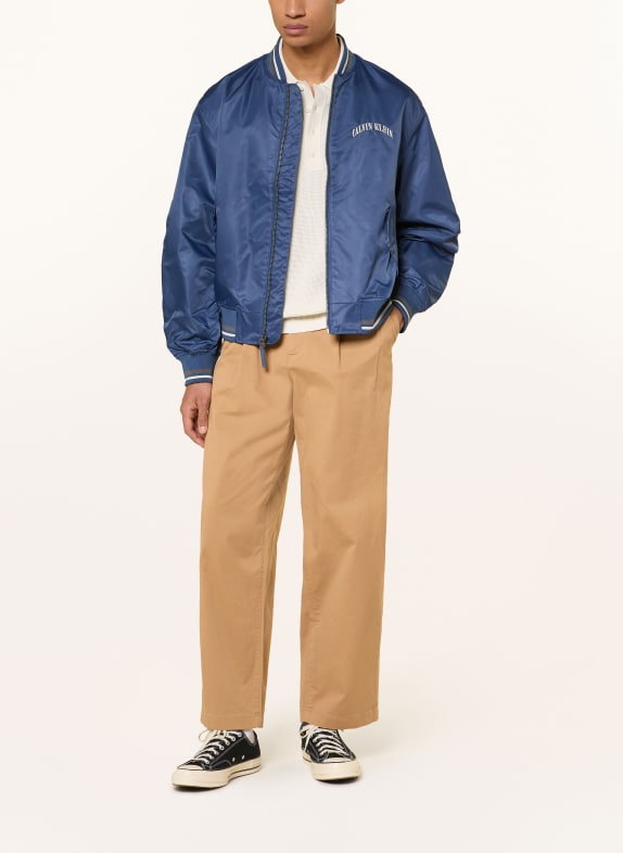Calvin Klein Jeans Chino croială normală CAMEL