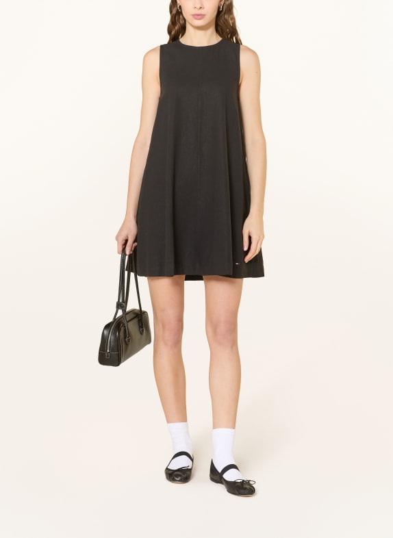 TOMMY JEANS Kleid mit Leinen SCHWARZ