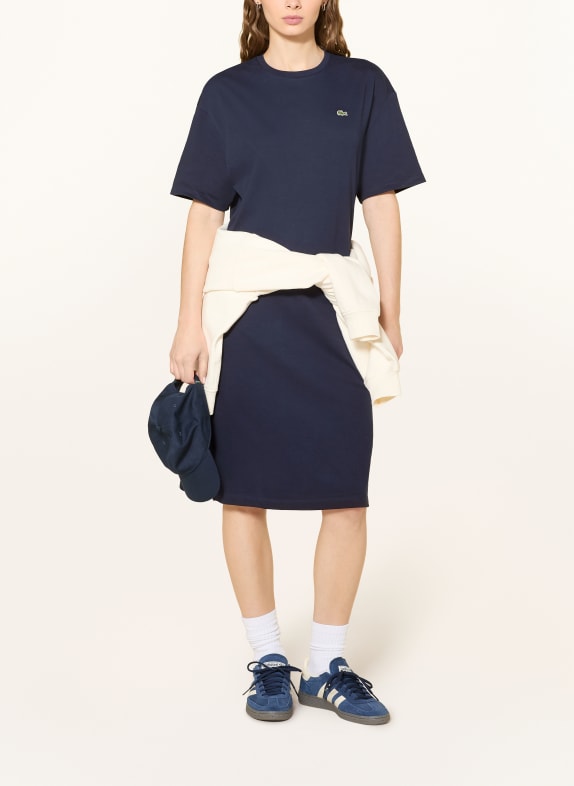 LACOSTE jerseyové šaty TMAVĚ MODRÁ