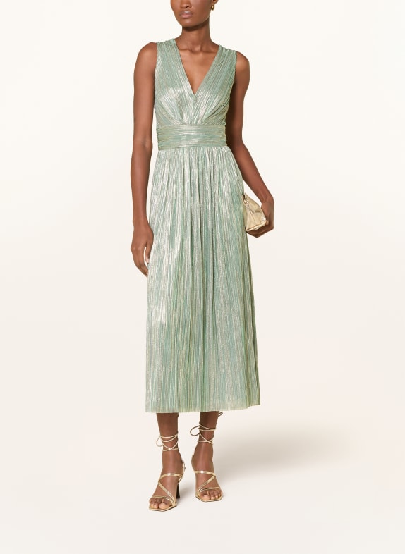 SWING Koktejlové šaty s třpytivou nití a plisováním SVĚTLE ZELENÁ / ZLATÁ