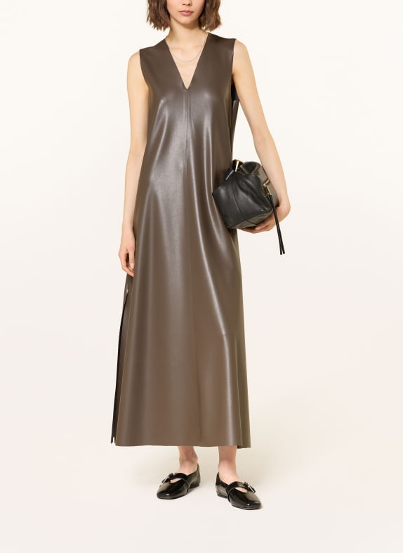 MRS & HUGS Šaty v koženém vzhledu HNĚDÁ