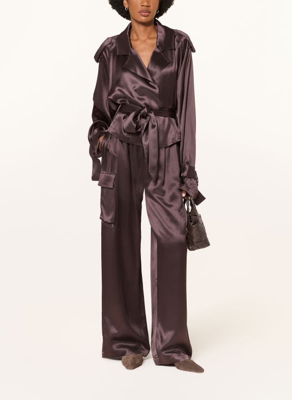 The Frankie Shop SIMONA-wrapbluse i satin MØRKEBRUN