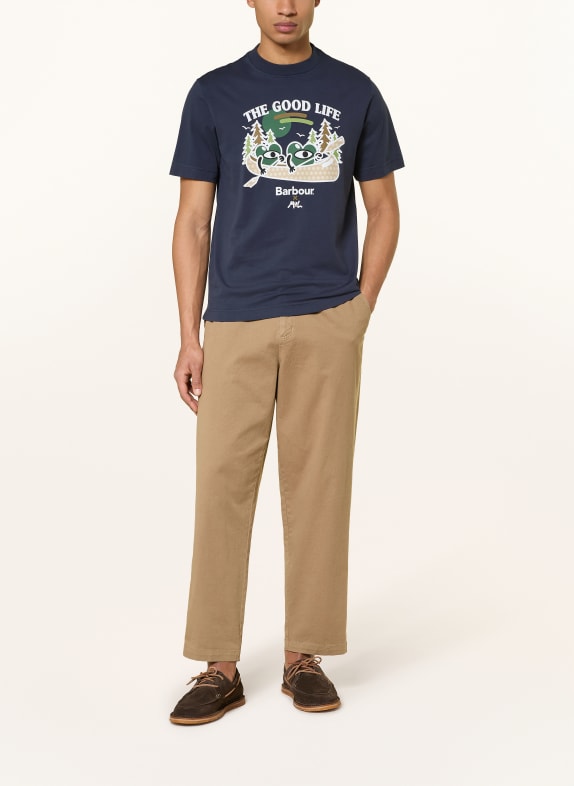 Barbour T-shirt MUL GOOD LIFE MØRKEBLÅ / BRUN / GRØN