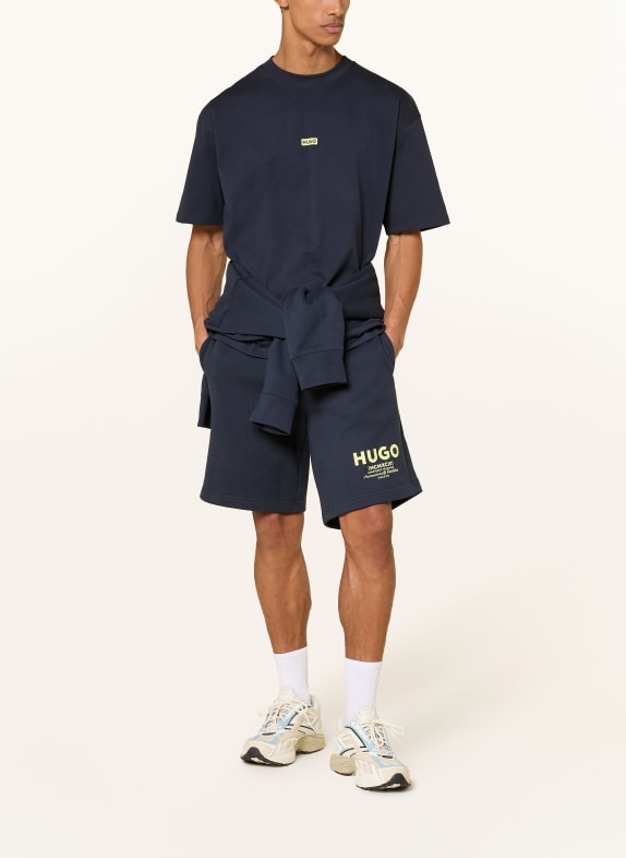 HUGO Sweatshorts NOMARIO DONKERBLAUW / NEONGEEL
