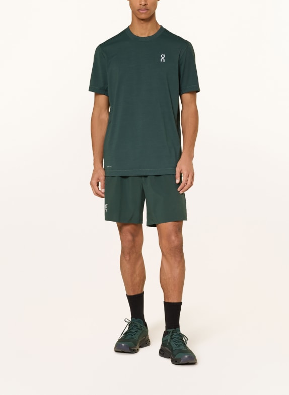 On 2-in-1-trainingsshort TRAIN GROEN
