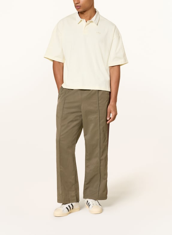 adidas Originals Trainingsbroek BRITCORE OLIJF / DONKERROOD