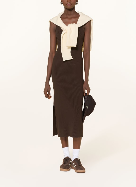 LACOSTE robe en tricot MARRON FONCÉ