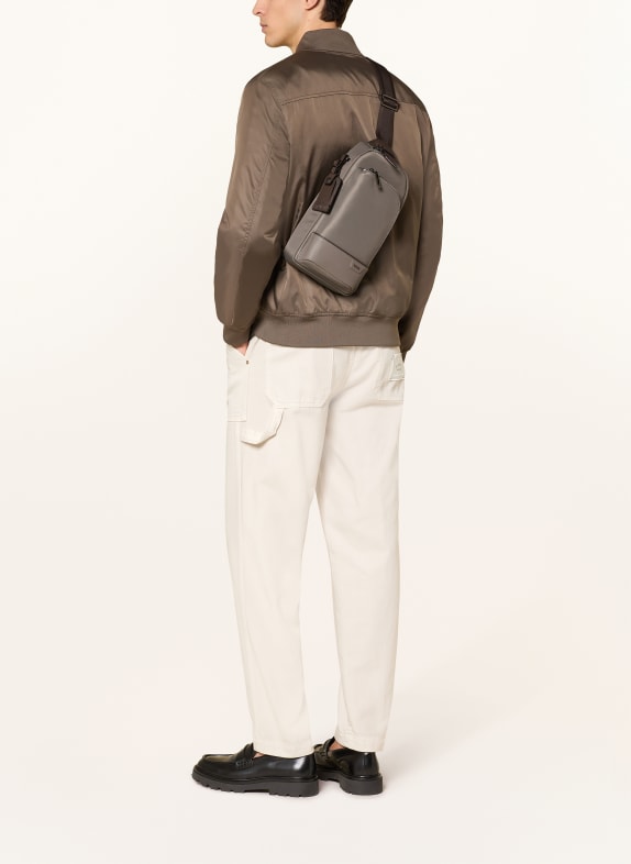 TUMI HARRISON Schoudertas GREGORY SLING GRIJS / MARRON FONCÉ / ZWART