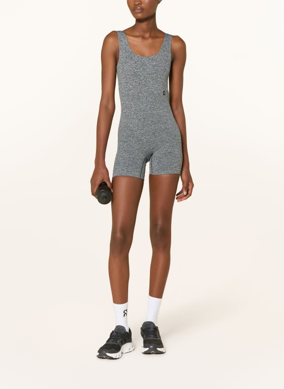 On Body STUDIO DONKERGRIJS