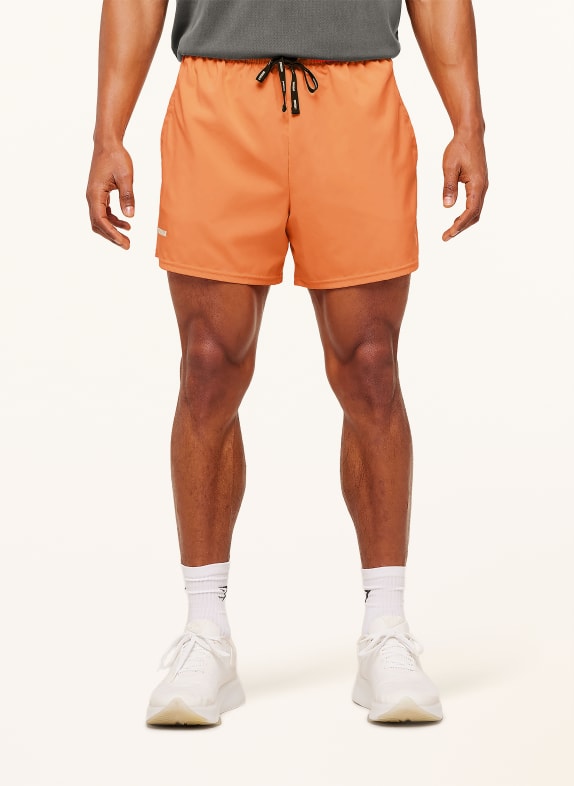 GYMSHARK Trainingsshorts TRAIN 5" ORANGE / WEISS / SCHWARZ