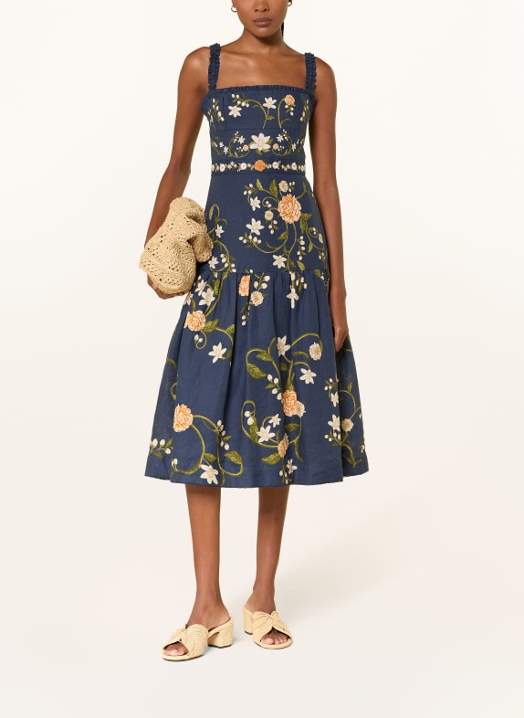 Agua by Agua Bendita Lněné šaty NISPERO VALLE s volánky TMAVĚ MODRÁ / ZELENÁ / BÍLÁ