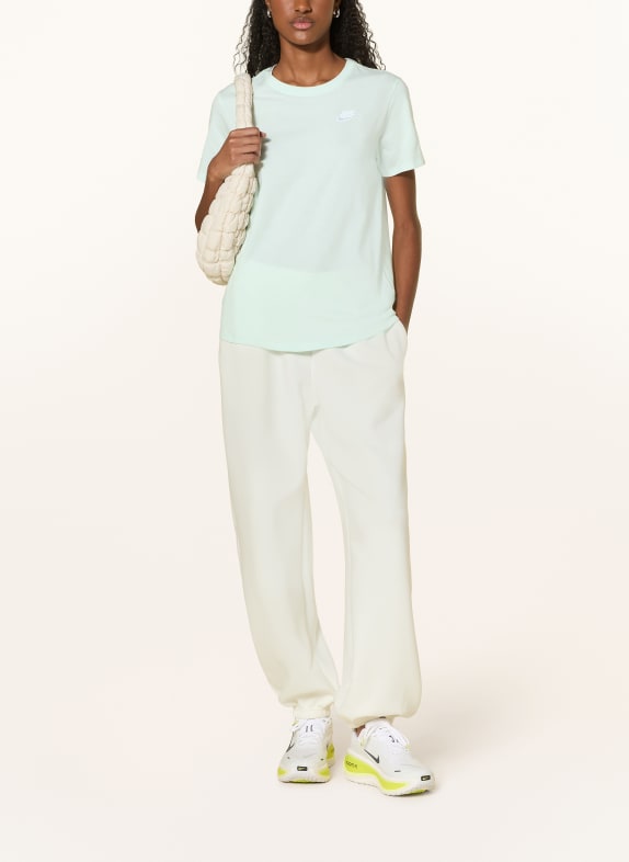 Nike Tricou SPORTSWEAR CLUB ESSENTIALS VERDE DESCHIS / ALB