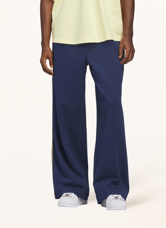 adidas Originals Trackpants CITY TERRACE in een mix van materialen DONKERBLAUW / GEEL