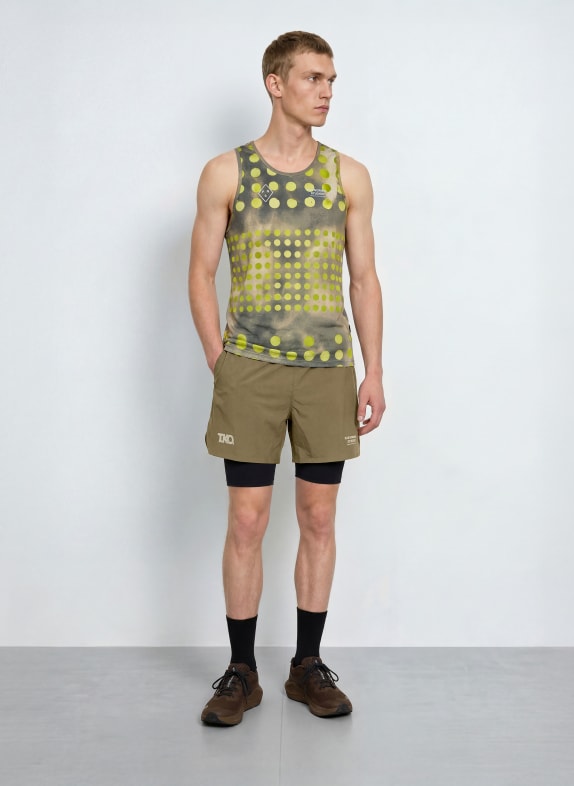 PAS NORMAL STUDIOS 2-in-1 hardloopshort T.K.O. BALANCE MARRON FONCÉ / ZWART