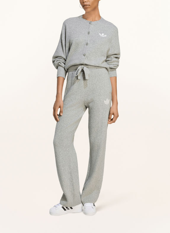 adidas Originals Pletené kalhoty ESSENTIALS ŠEDÁ / BÍLÁ