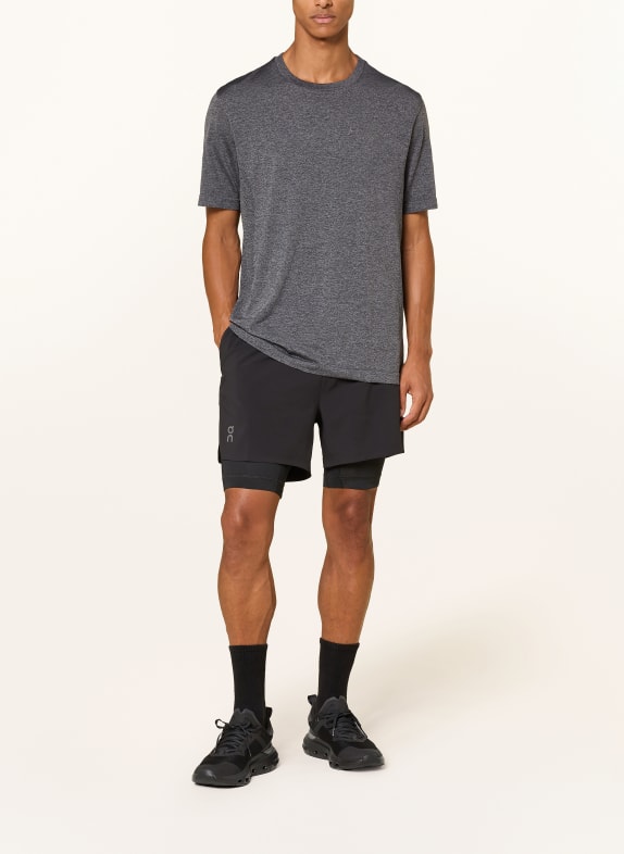 On 2-in-1 trainingsshort TRAIN ZWART
