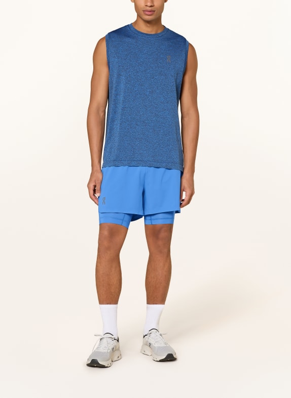 On 2-in-1 trainingsshort TRAIN BLAUW