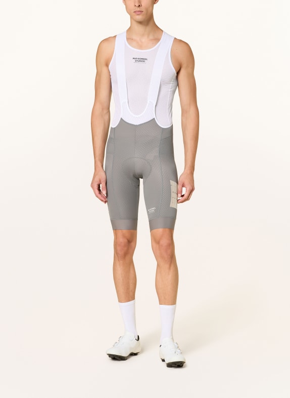 PAS NORMAL STUDIOS Fietsbroek MECHANISM LOGO met bretels en zeem TAUPE / WIT