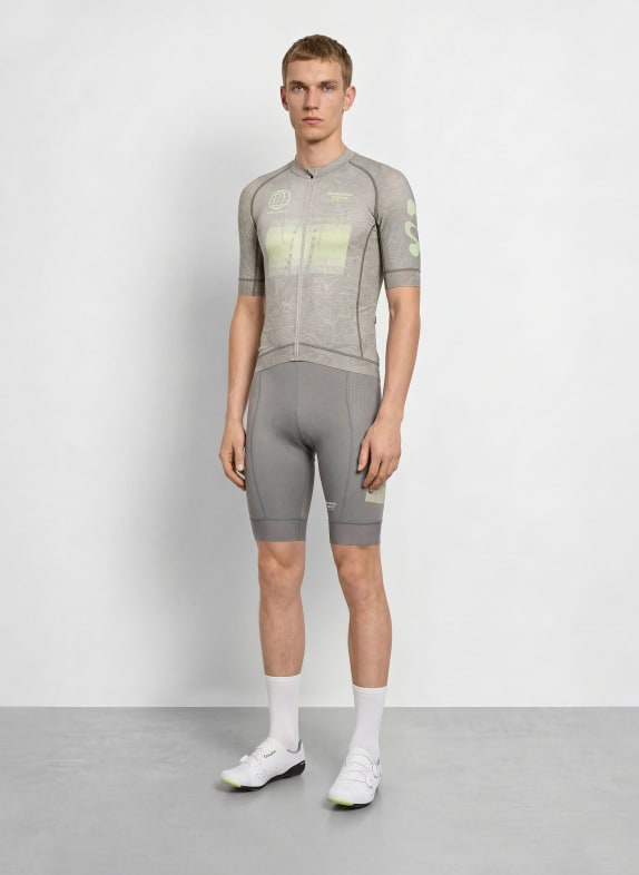 PAS NORMAL STUDIOS Fietstricot MECHANISM LOGO GROEN