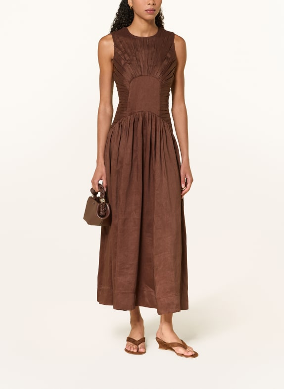Aje. Robe MEDEA en lin MARRON FONCÉ