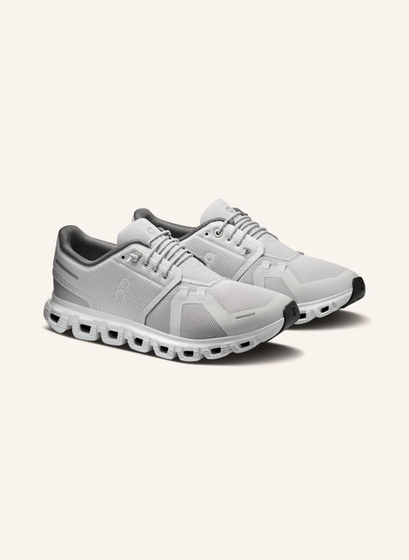 On Sneakersy CLOUD 6 JASNOCZARY