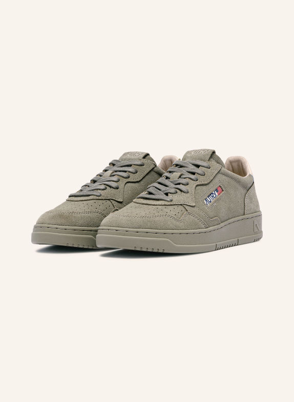 AUTRY Sneakers MEDALIST LOW OLIJF / CRÈME