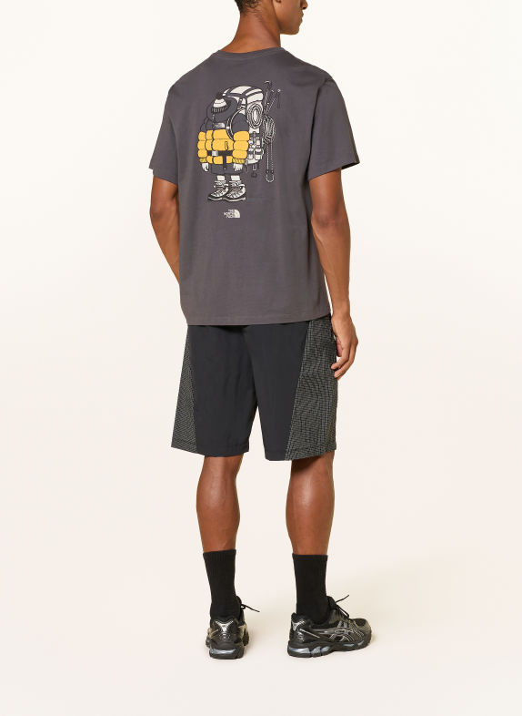THE NORTH FACE T-shirt GEAR UP GET OUT DONKERGRIJS / LICHTGRIJS / DONKERGEEL