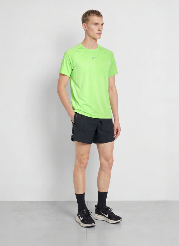 Nike Tricou funcțional STRIDE VERDE NEON