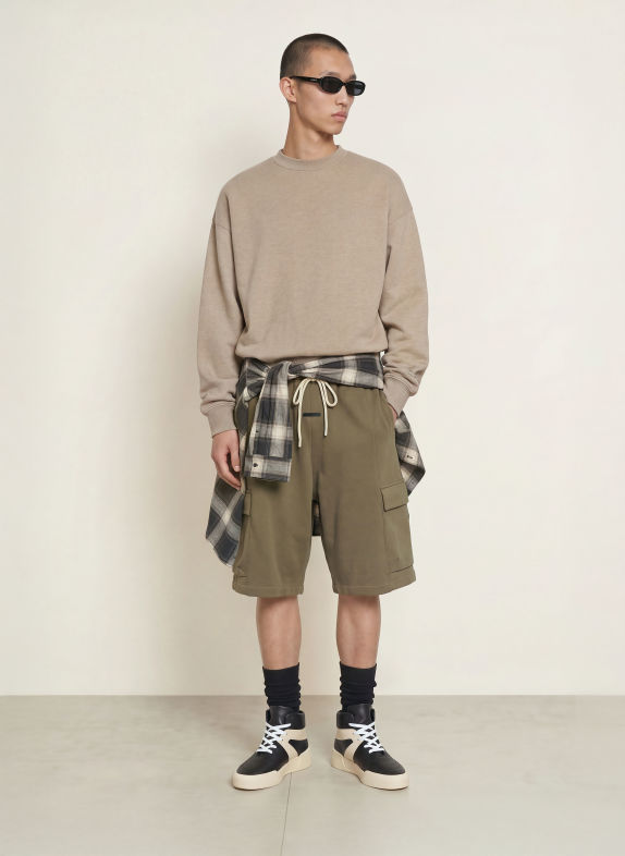 ESSENTIALS - FEAR OF GOD Pantaloni scurți de tip cargo OLIV