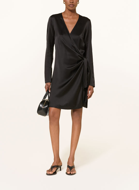 ottod'ame Wrap-kjole i satin SORT