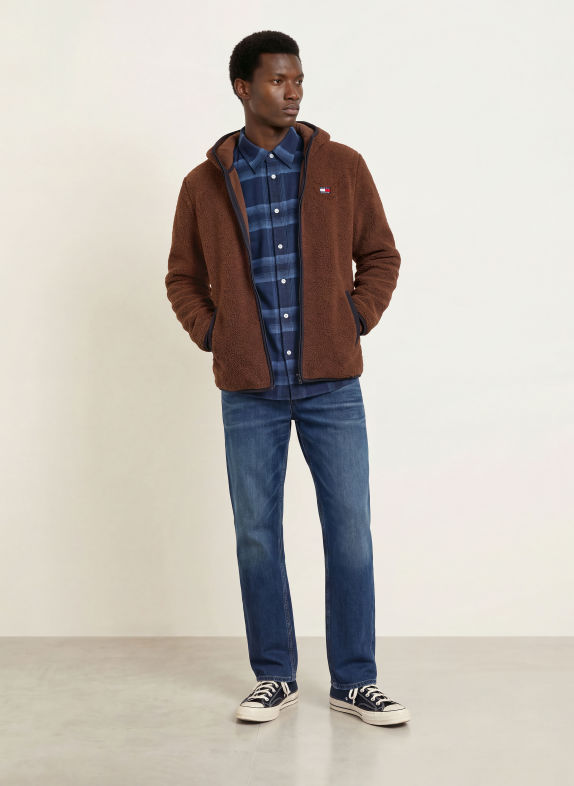 TOMMY JEANS Teddyfell-Jacke DUNKELBRAUN / DUNKELROT / SCHWARZ