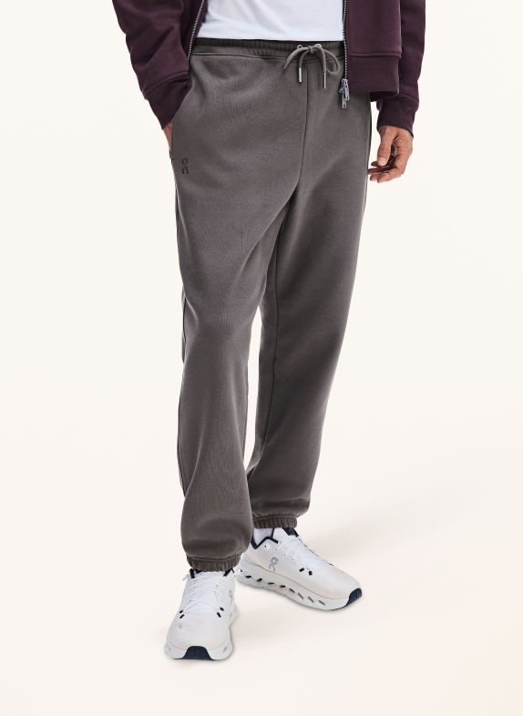 On CLUB COLLECTIVE Sweatpants TAUPE