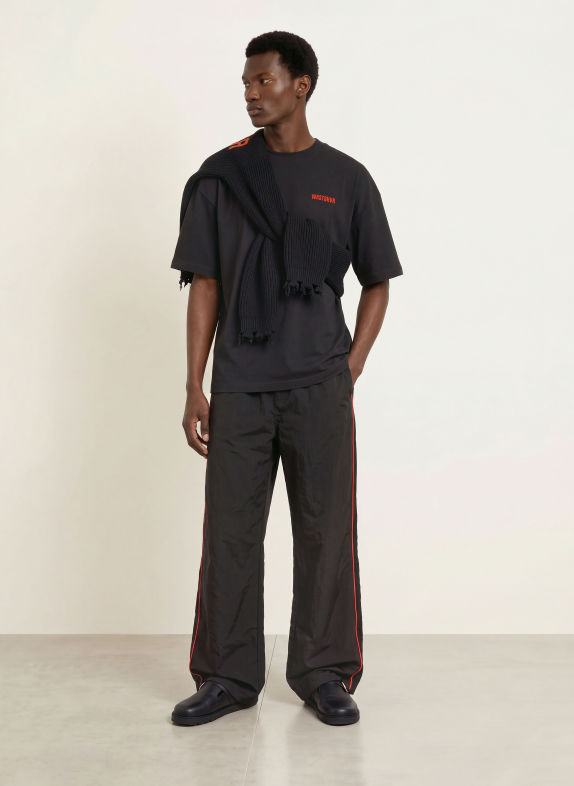 WRSTBHVR T-Shirt NENI SCHWARZ / ROT