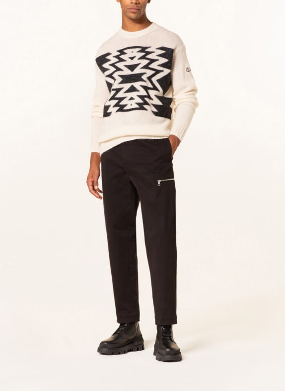 MONCLER Chinosy slim fit