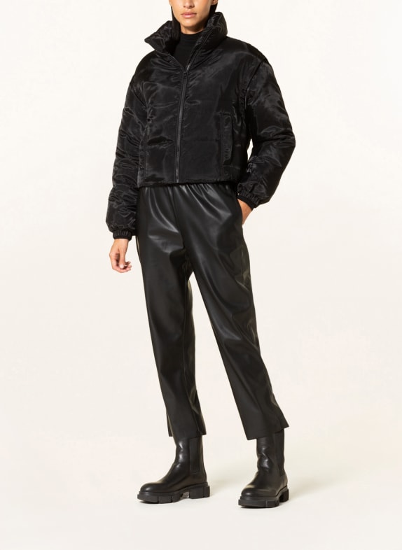 Calvin Klein Jeans Jacke mit abnehmbaren Ärmeln SCHWARZ