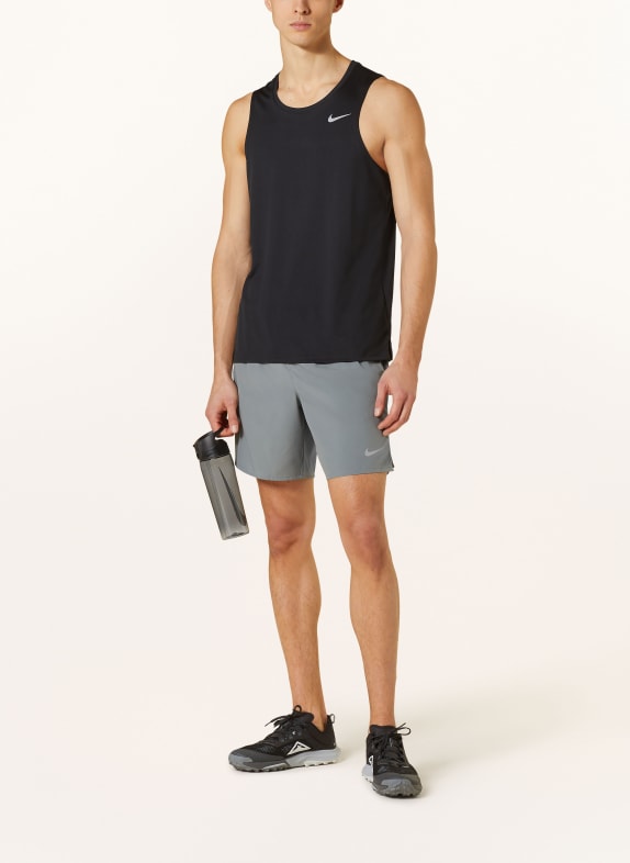 Nike 2-in-1 hardloopshort DRI-FIT CHALLANGER DONKERGRIJS