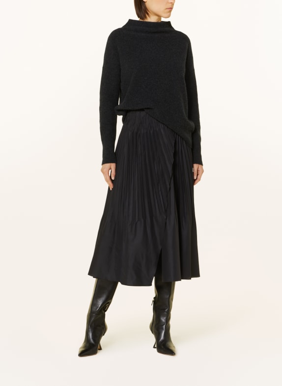 VINCE Pleated skirt made of satin