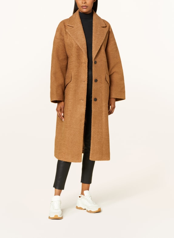 ICHI Kabát IHSTIPO z umělé kožešiny VELBLOUDÍ