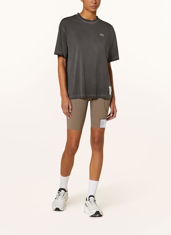 SATISFY Hardloopshirt AURALITE™ DONKERGRIJS