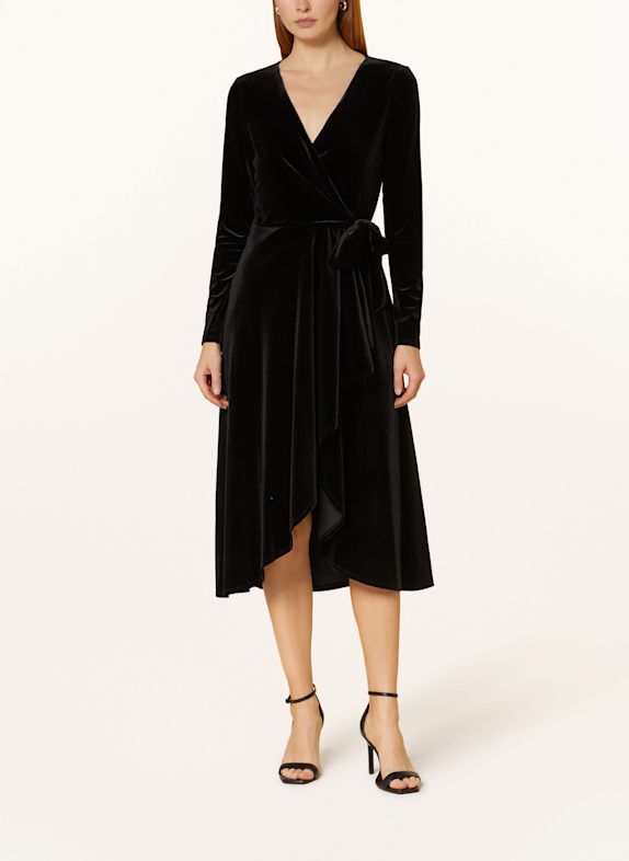 Phase Eight Samtkleid JULIA in Wickeloptik SCHWARZ