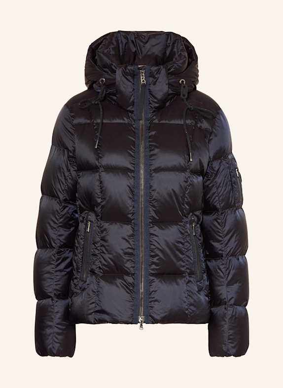 BOGNER haben sich im Bereich der Athluxury Athleisure & Luxury einen Namen gemacht. Sowohl die DUNKELBLAU