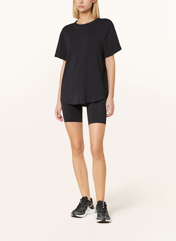 Nike T-shirt ONE RELAXED ZWART
