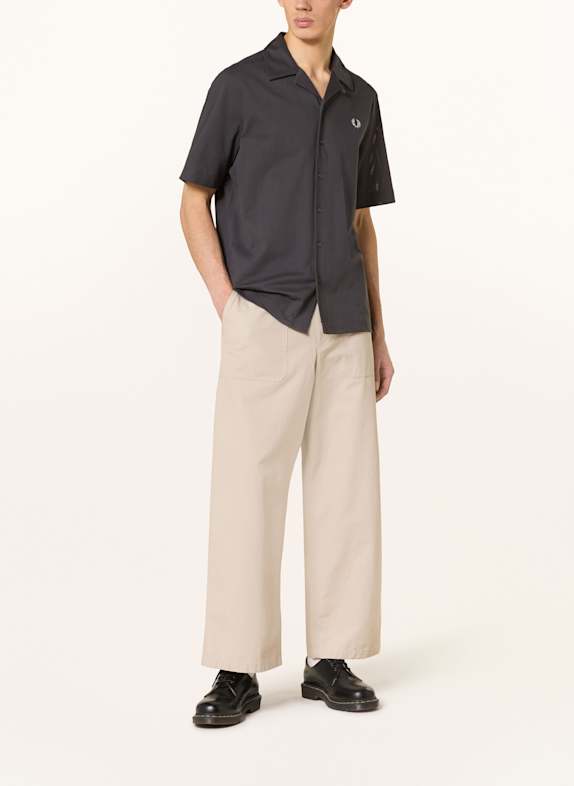 FRED PERRY Chemise resort Comfort Fit en piqué GRIS FONCÉ